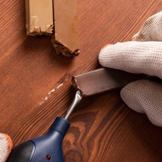 Des rayures sur le bois ? 3 astuces pour les effacer pour des