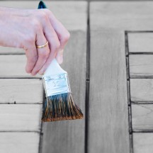Application saturateur bois gris Application saturateur bois gris