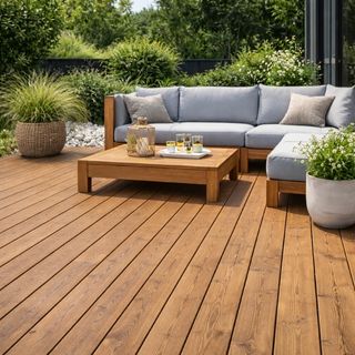 Terrasse en bois extérieur protégée au saturateur, rendu mat naturel sans film